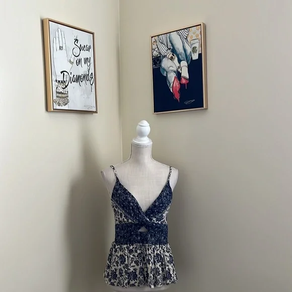 🆕 Angie Sleeveless V-Neck Knot Front Keyhole Border Print - Picture 3 of 12